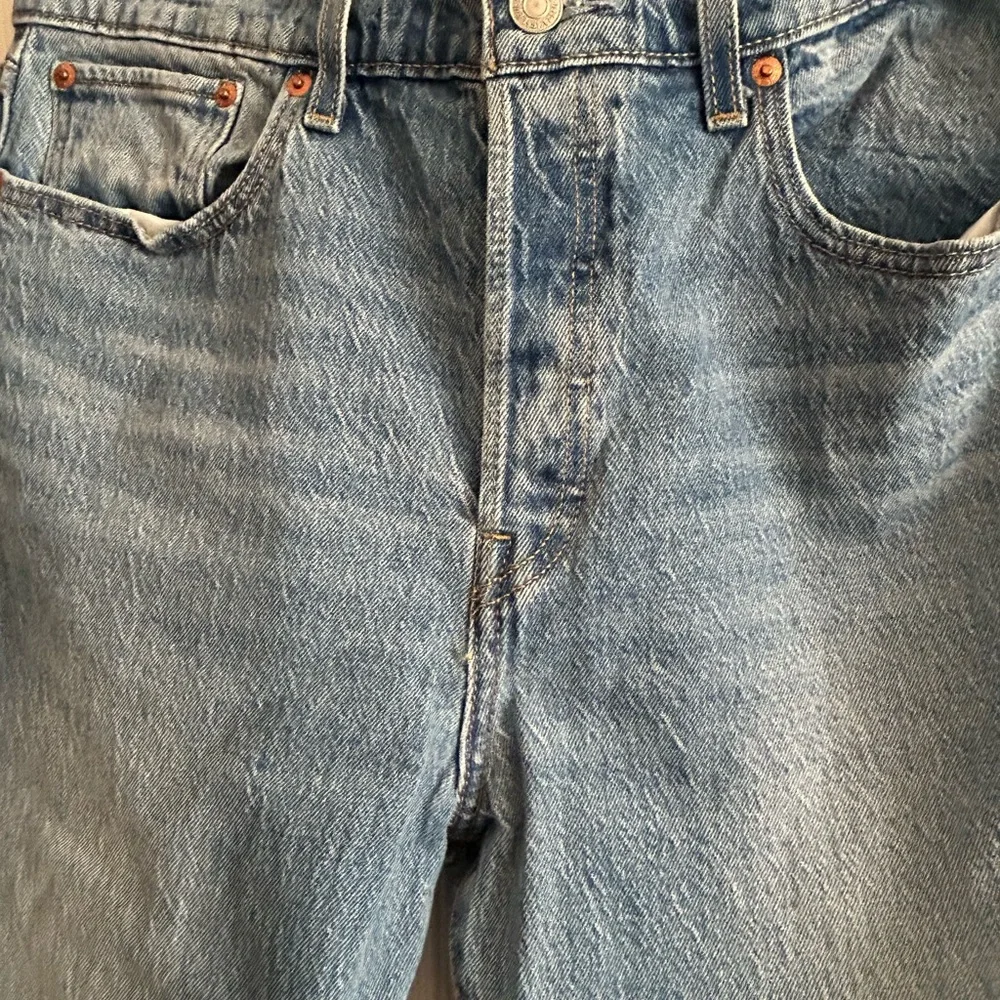 Levi's Wedgie Straight Jeans - NWOT - Size 32 x 30 - Picture 4 of 9